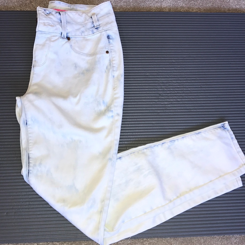 High waisted acid wash jeans